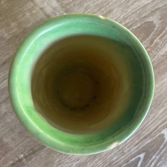 Roseville Vase - Picture 6 of 7